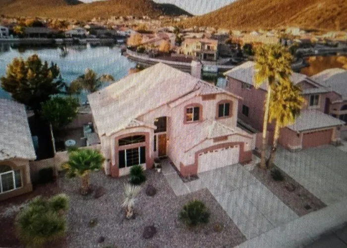 Glendale Arizona Lakeside Property